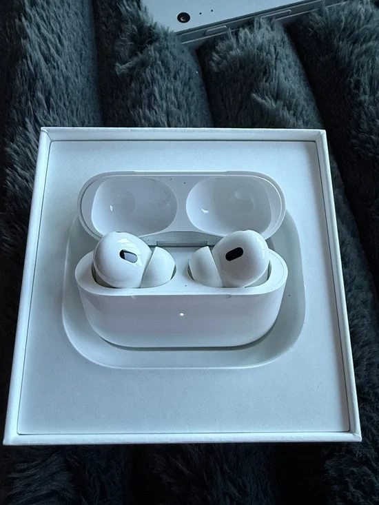 Apple AirPods Pro- 2nd generation - Picture 4 of 4